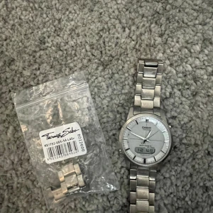 Casio Lineage Tough Solar Radio Watch - Casio klocka som går på solenergi. Använd några gånger. Köpt för 3800kr