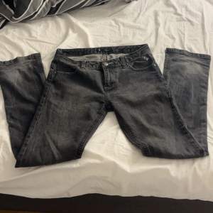 Jätte fina lågmidjade jeans som inte kommer till användning pris kan diskuteras köpta för 700