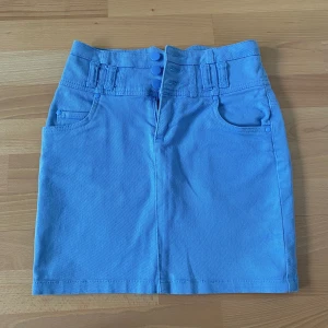 Y2k kjol - Kjol köpt på plick, men som nyskick. Pris kan diskuteras såklart💗