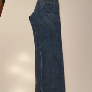 Tiger of sweden jeans  - Ett par blåa Tiger Of Sweden jeans. Strl 31/32 passar bra för personer runt 175 cm. Hör av dig för fler frågor!