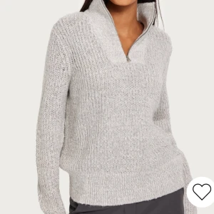 Stickad grå tröja - Stickad tröja från NELLY i storlek M. Fint skick! :) 💕