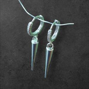 Handgjorda smycken av Nh.designs  Rostfrittstål, nickelsäkra  Aldrig använda 