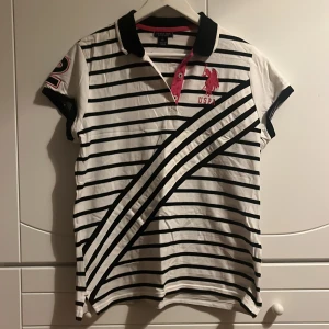 U.S. Polo assn.  - Fin polo assn t-shirt, aldrig använd, storlek liten XL, fin skick.🗽