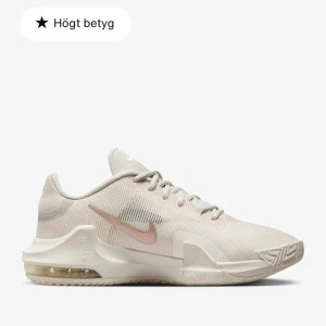 Nike air Max basketskor  - Använda 3 gånger  Skriv för egna bilder  Super sköna och smidiga 
