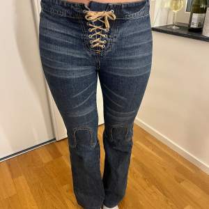 Snygga unika jeans som inte kommer till användning längre 
