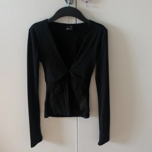 Fin top - Eftersom jag inte använt tröjan mer än 1 gång säljer jag, tröjan är från Gina tricot