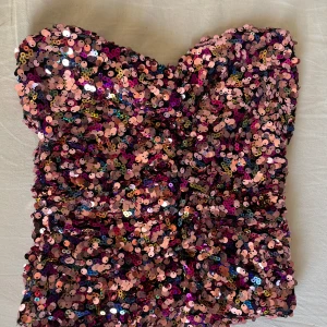 Paljett topp - Super söt palett runtom från Zara. Hel o ren, varsamt använd🫶