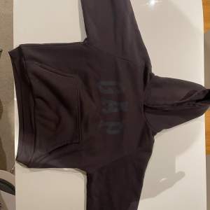 Yeezy, gap and balenciga collab hoodie. Mycket bra skick, säljs inte längre retail eller online. Pris kan diskuteras. Nypris: 3500