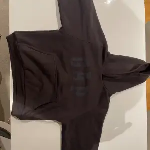 Yeezy, gap and balenciga collab hoodie. 100% äkta och mycket bra skick, säljs inte längre retail eller online. Pris kan diskuteras. Nypris: 3500