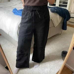 Linnebyxor - Linnebyxor som aldrig är använda från Gina Tricot 