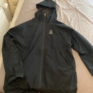 Svart Haglöfs jacka  - Storlek L 10/10 skick  