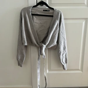 Gullig kofta - Mjuk och gullig kofta, aldrig använd