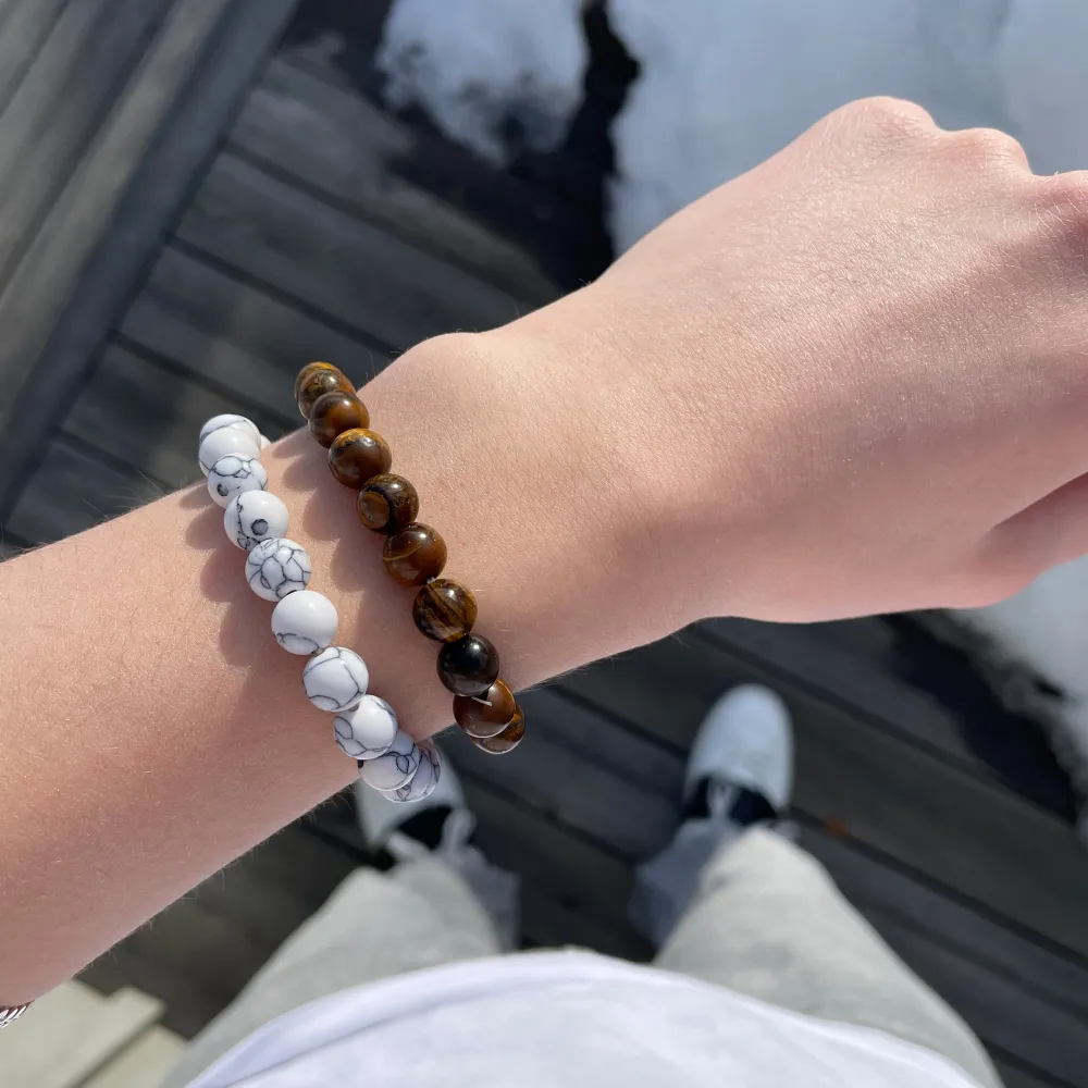 Grisch marmor armband som ger dig en snygg minimalistisk look! - Finns i andra färger som grå, svart, vit m.m! - 79kr, eller köp 2 för 119kr!. Accessoarer.