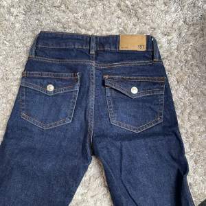 Blåa bootcut jeans från lager 157 i storlek Xxs, aldrig använda pga att de var för små när jag fick dem.💞