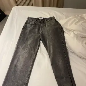 Säljer dessa jeans pga ingen användning. Som nya. 