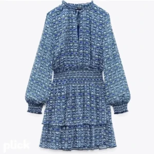 Zara klänning - Säljer denna fina klänning från zara som aldrig har kommit till användning❤️