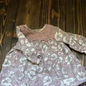 Klänning Newbie  - Klänning för barn/ bebis i fint skick! Rosa/ lila