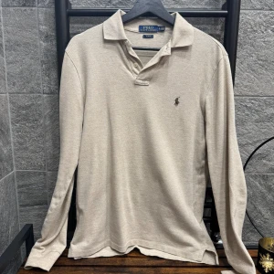 Ralph Lauren tröja - Polo Ralph Lauren långärmad piké i storlek smal slim fit. 10/10 skick. 