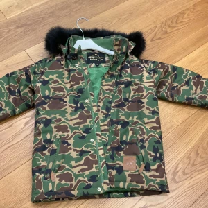 Mini Rodini - Barnjacka för vintern. Bra kvalitet och ännu bättre skick! Hör av er för mer info! Tar bud, även lågt pris accepteras. Kolla ut mina andra jackor i min profil! 128-134