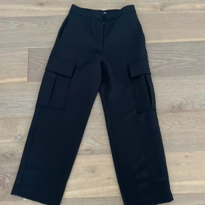 Zara byxor  - Svarta zara byxor, helt nya, till tjejer 