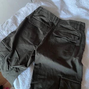 Cargopants  - Cargopants från gina tricot  använd fåtal gånger  Frakt ingår ej