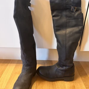 Roots skor - Skor i storlek 39. Väldigt få använda.