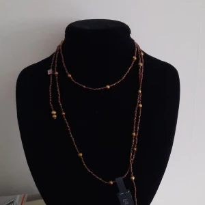 Brunt halsband - Helt nytt. Hör gärna av dig vid frågor eller funderingar 