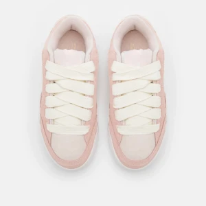 Adidas ADI2000 X - Jätte fina och knappast använda campus liknande skor! Säljer då jag inte får användning av dem längre☺️ köpta för 1285kr!