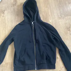 Fin zip hoodie Skick 10/10 Säljer då den är för liten