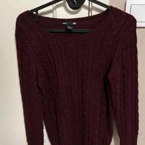 Röd stickad tröja - Röd stickad tröja