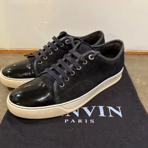 Lanvin - Hej, säljer dessa as feta Lanvins. Riktigt bra skick! Storlek 8.