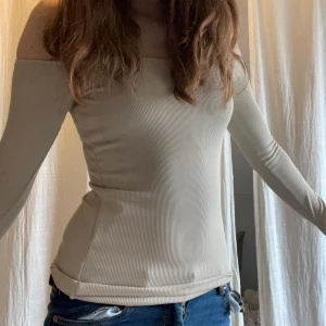 Vit tröja  - S, vit, runt 165 cm 