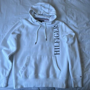 Tommy hilfiger hoddie - Bra Skick! Köpt för 1200kr mitt pris 500kr 