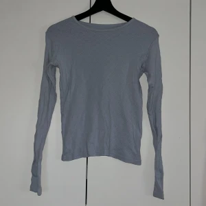 Brandy melville - Supersöt knsppt oanvänd tröja med hjärtan från brandy Melville:)