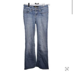 Jeans - JÄTTE snygga Ltb jeans men dom e tyvär för små för mig. !!!TRYCK INTE PÅ KÖP DIREKT!!! Ett litet hål mellan benen och ett hål på knät och dom är uppsprättade