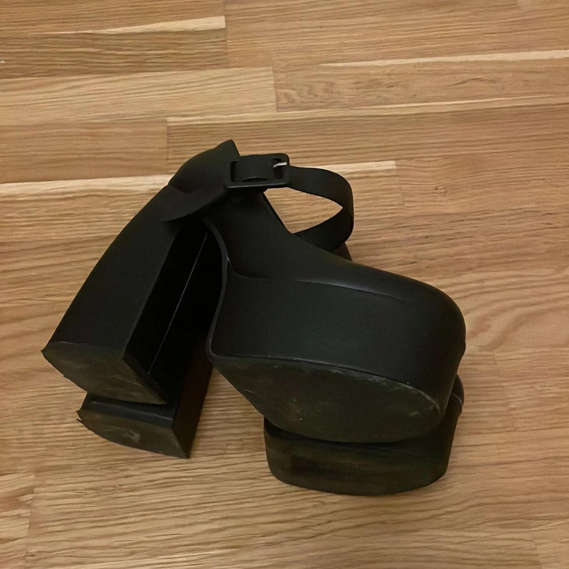 Svarta pumps skor  - 91