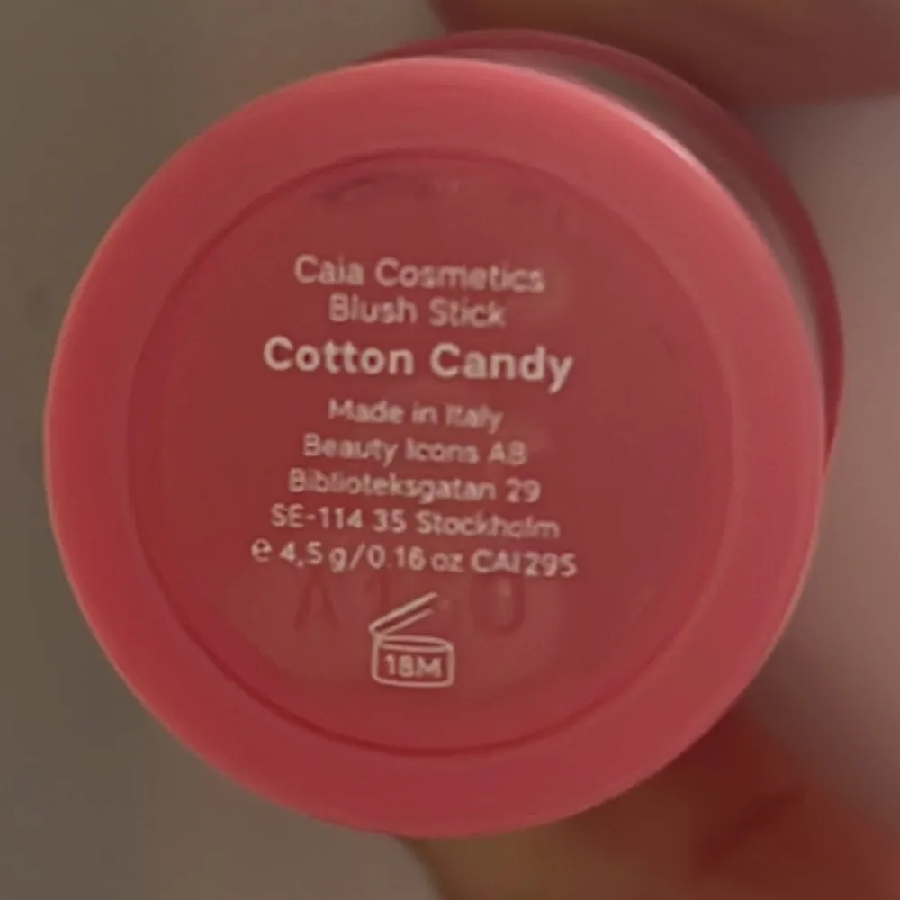 Caia’s Blush stick ej använd ny pris 225kr säljes för 180kr färgen cotton candy!!!. Övrigt.