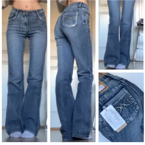 NYA JEANS Y2K 🐳☺️🤌🏼💕 - Helt nya jeans från Bonny Giril! Så snygga detaljer! 💕 Midja 32 cm Längd 107 💕 är 170 