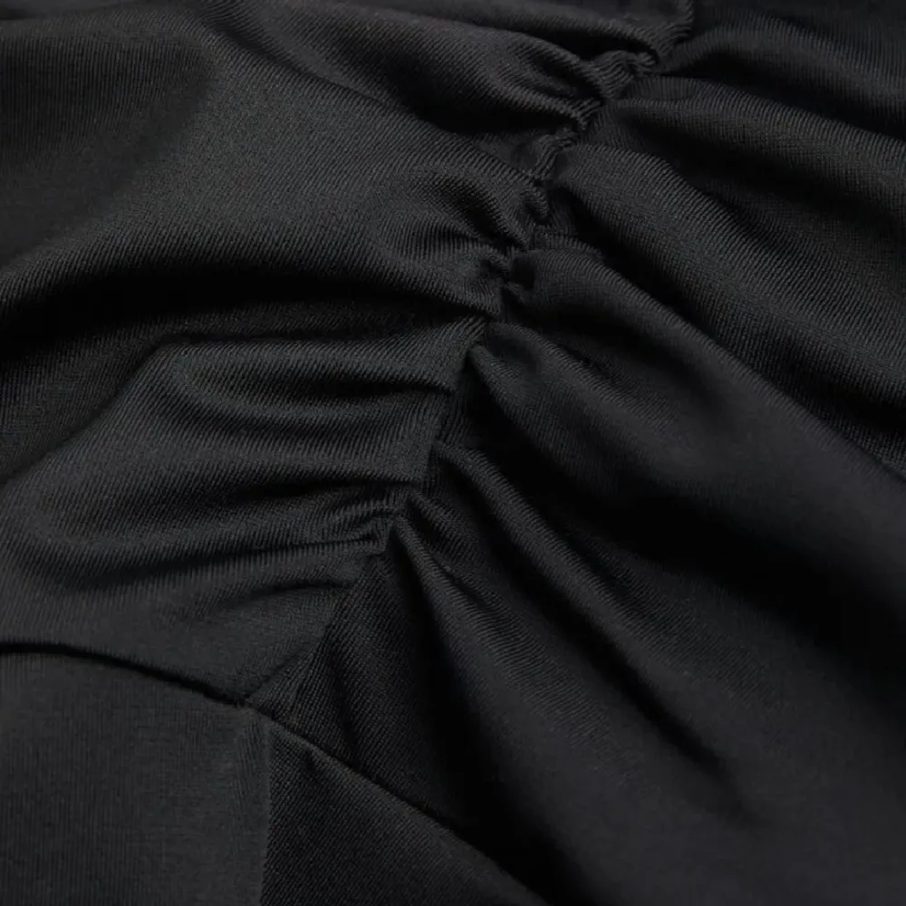 En jättefin low waist kjol som aldrig kommit till användning eftersom att det var fel storlek 💕 Storlek S!. Kjolar.