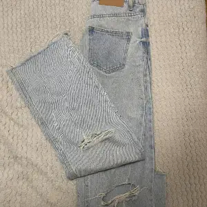 Säljer dessa jeans för 150kr ❤️ formar rumpan fint. 