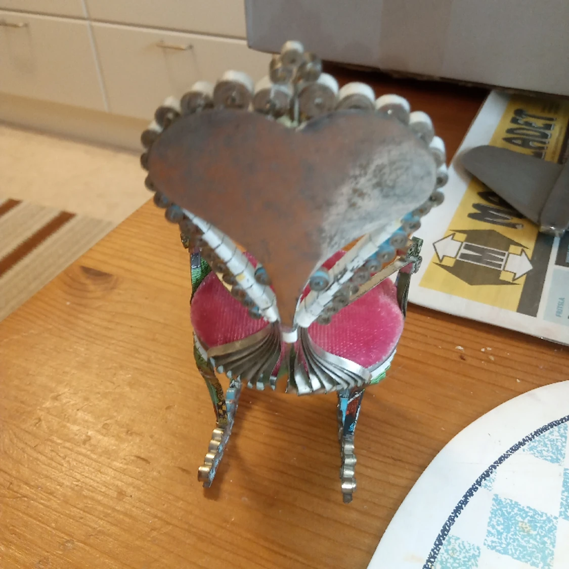 Stol med nålsdyna 14 cm lång . - 91