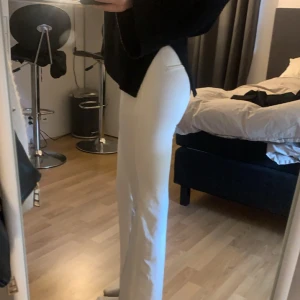 Kostymbyxor  - Vita kostymbyxor från Bikbok, endast använda en gång.