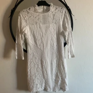 studentklänning❤️ - studentklänning från neo noir helt spets inte genomskinlig såå sååå fin passar s-l då den är så stretchig. nyskick❤️