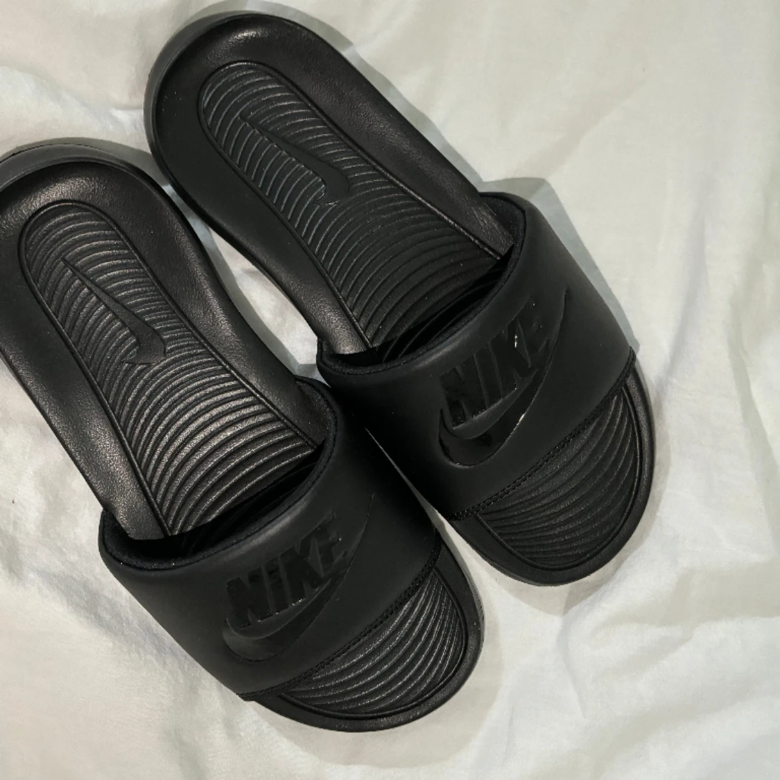 Svarta Nike tofflor - 91