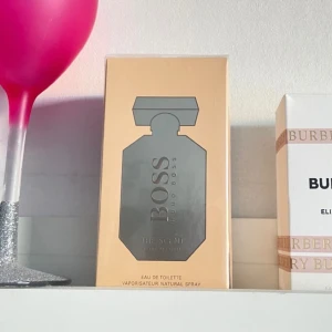 Hugo boss parfym: for her (OÖPPNAD!!)  - Ordinarie pris 1135kr. Helt oöppnad, fick den på min födelsedag men är inte alls i behov av en parfym!! Plasten på förpackningen är kvar 💓💓 