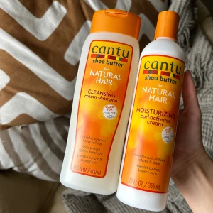CANTU hårprodukter - (FRI FRAKT, kolla den nya annonsen!) Säljer ett schampo och en hårkräm från cantu. Den ena (curl activator) är endast testad en gång annars är båda helt oanvända. 60kr styck men båda för 100kr💕hör av dig om du undrar nåt🌸💕