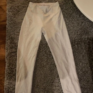 TRÄNINGSBYXOR  - Helt nya oanvända träningsbyxor! 