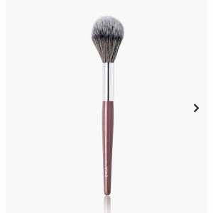 Caia sminkborste - Använd caia feather blending brush, (kommer självklart tvättad) nypris:195kr