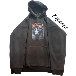 Vintage hoodie (Boyz n the hood) - - En riktigt fet hoodie från Boyz n the hood - Färgen är mestadels svart med röd text   - Storleken är Large  - Snöret är borttaget  - Tveka inte att ställa frågor om plagget 