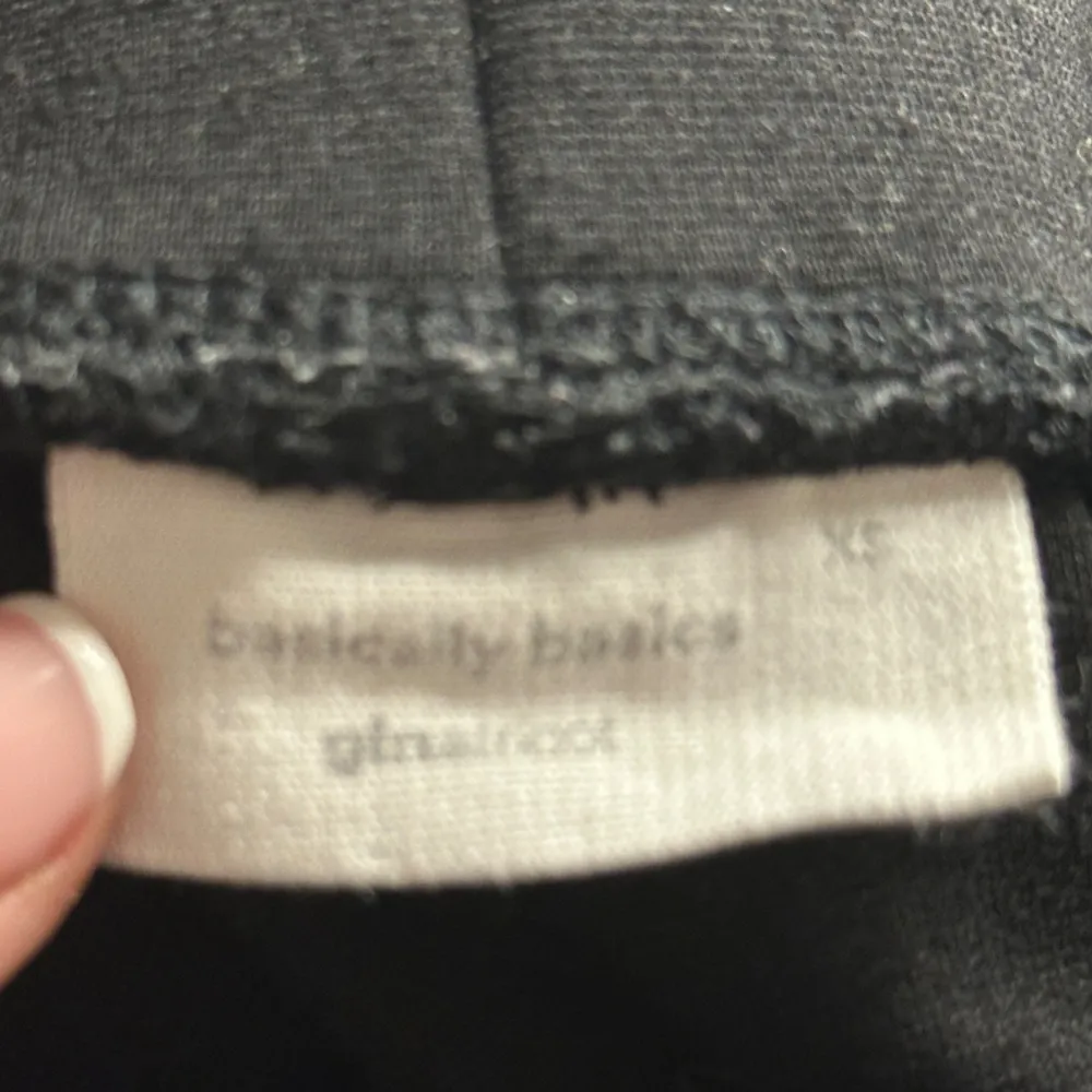 Super fina byxor i xs från Gina! Har används ett par gånger och inte slitna alls! Säljer för de inte passar❤️. Jeans & Byxor.